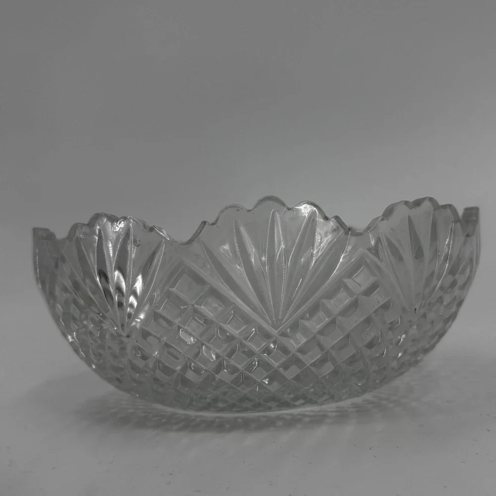Vintage‎ Clear Cut Glass Scalloped Bowl Diamond Fan Pattern Round Bowl